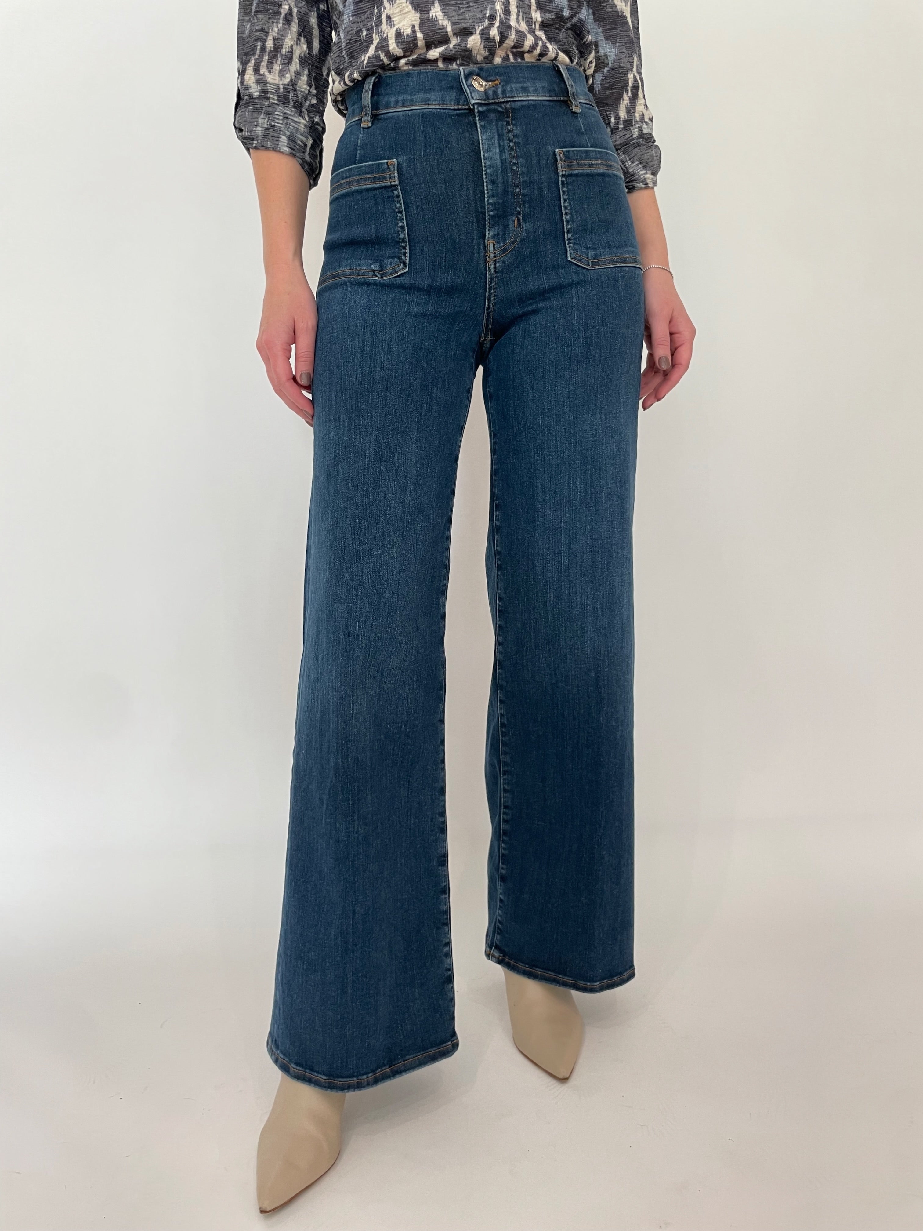 Frame Natural Le shops Bardot Crop Flared Jeans with Pockets in Size 26