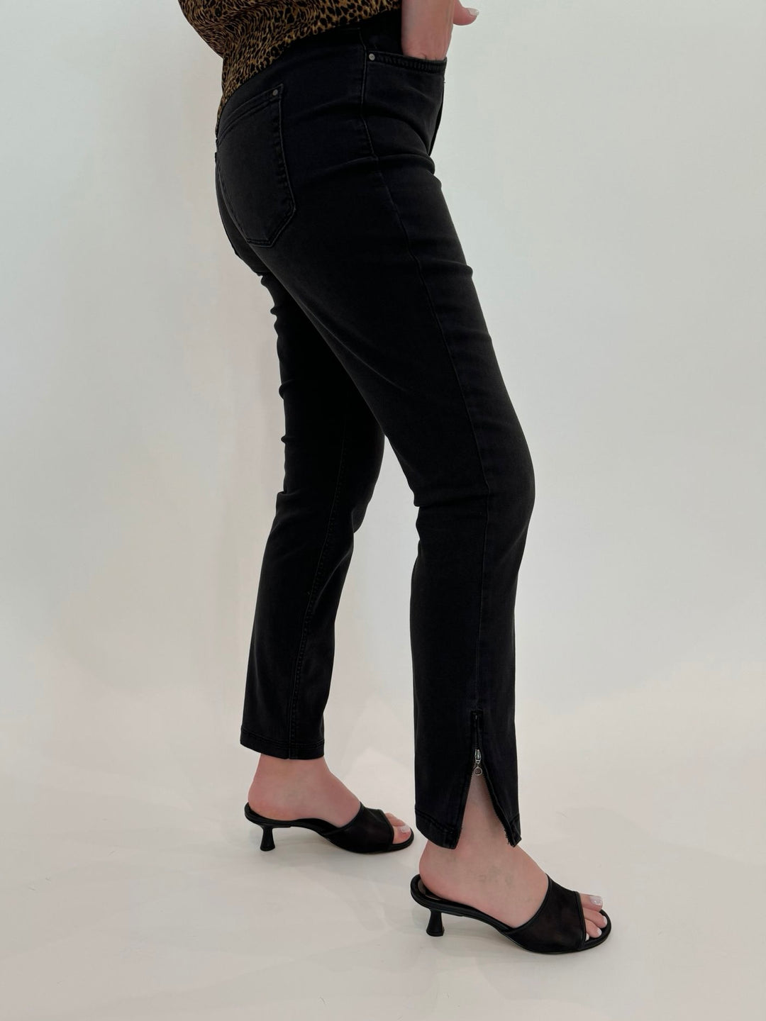 MAC Jeans Dream Chic Crop Jean in Athracite, cropped jeans with discreet zipper on the hem