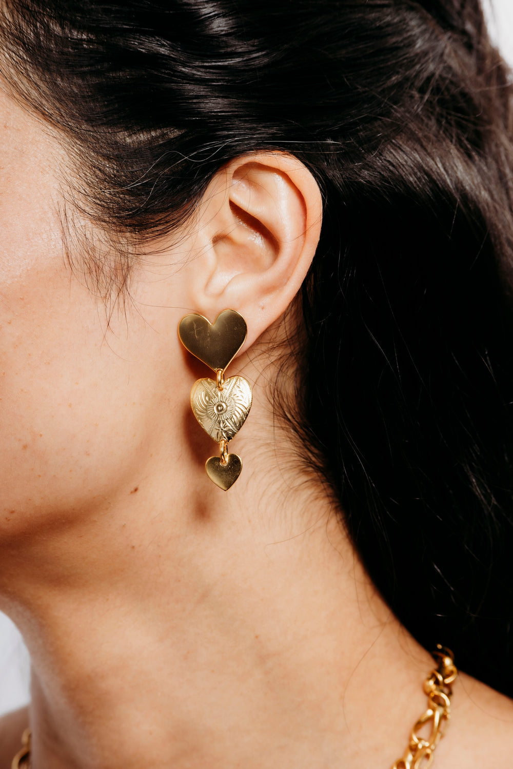 Elizabeth Cole Jewelry Larissa Hearts Earrings - Gold-plated pierced-style earrings with hearts