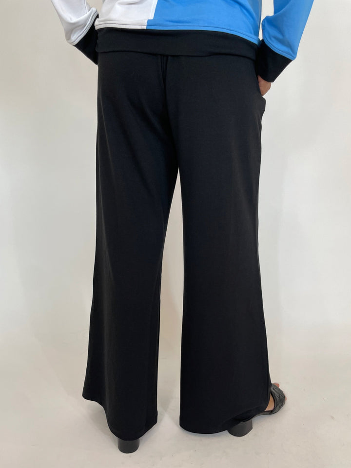 Pure Amici Lisa Wide Leg Pants in Black available at Barbara Katz