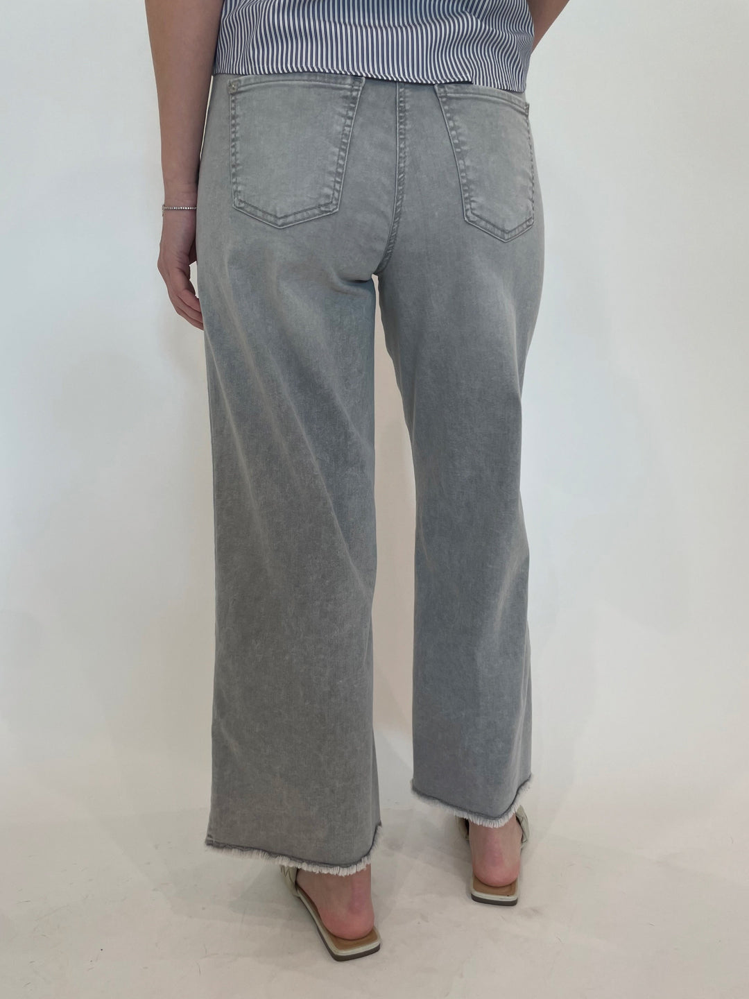 MAC Jeans Dream Wide Crop Wonder Denim in Grey available at Barbara Katz