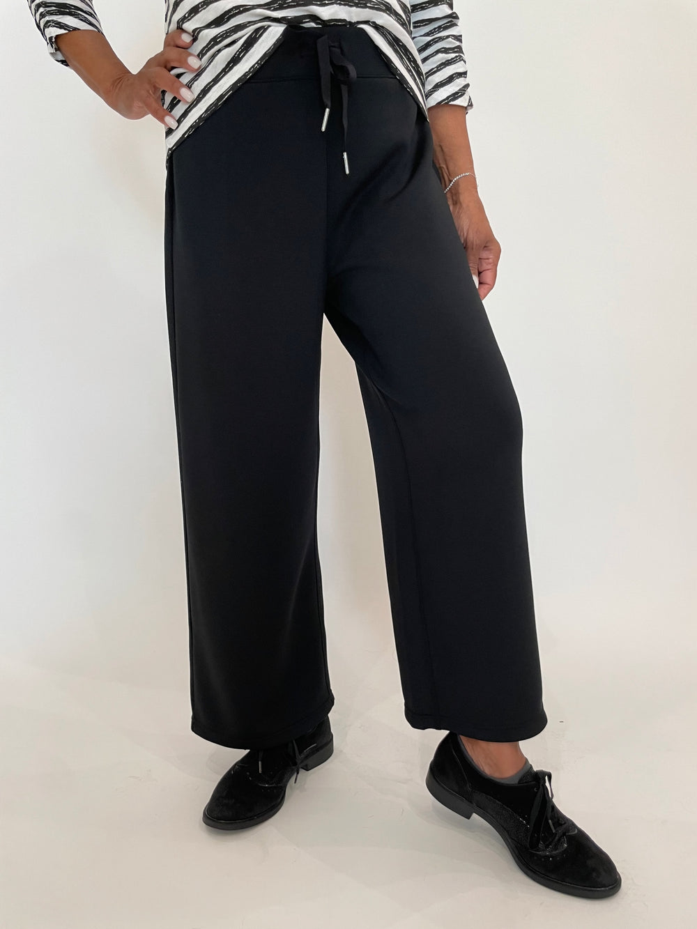 Elliott Lauren E/W Straight Leg Easy Pants in Black available at Barbara Katz