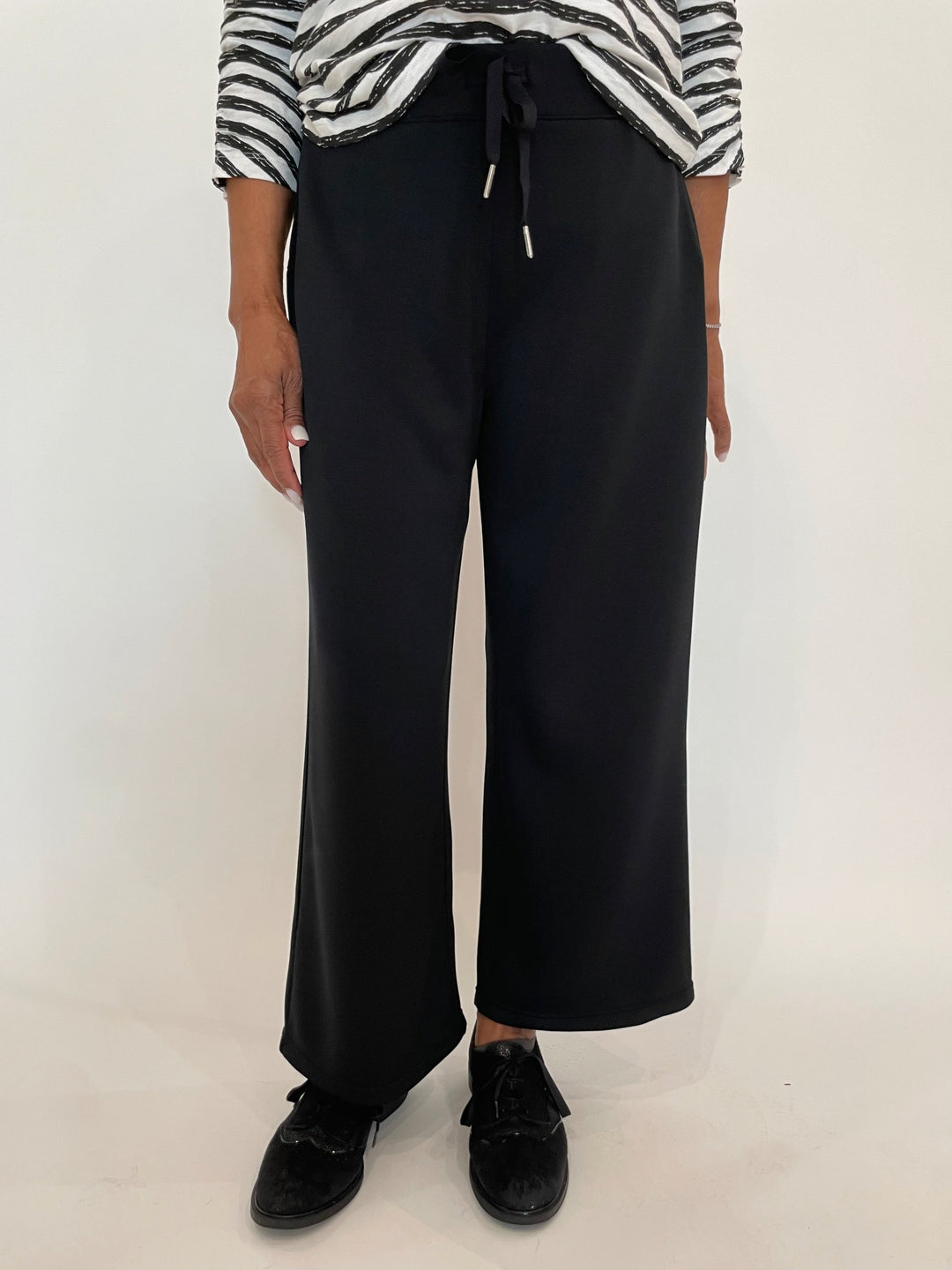 Elliott Lauren E/W Straight Leg Easy Pants in Black available at Barbara Katz