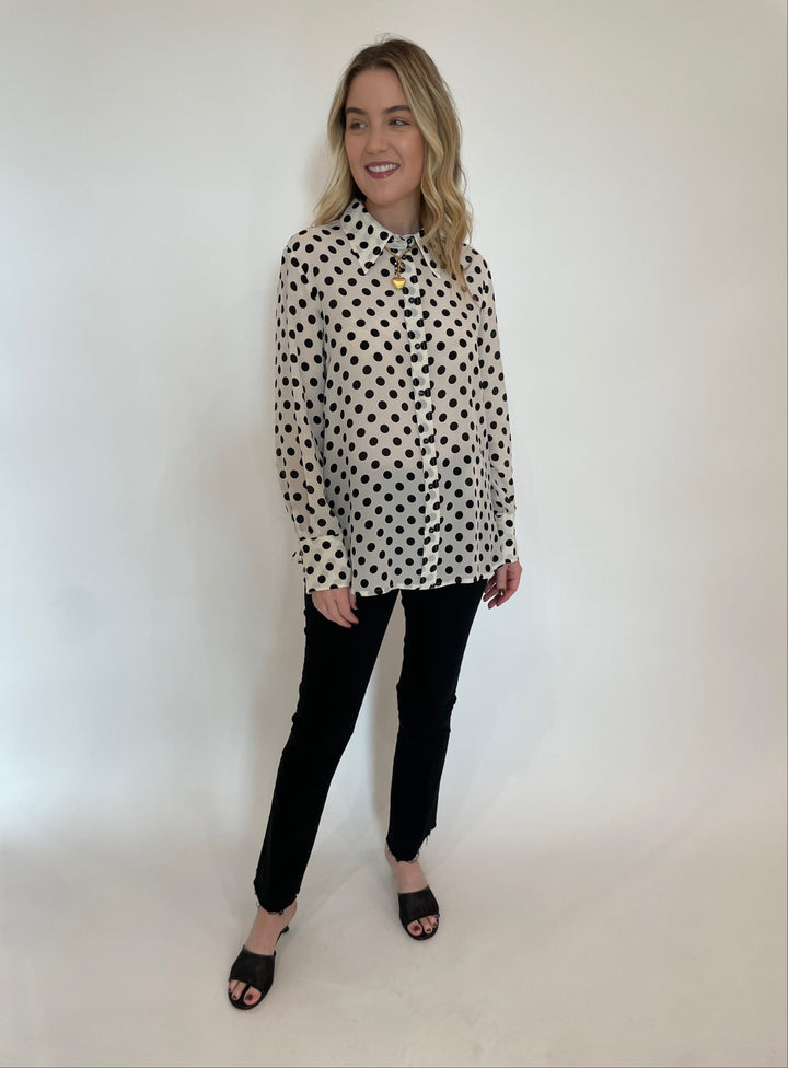 Marella Conio Crepe Blouse in White Spotted paired with Mother The Hustler Ankle Fray Jeans in Not Guilty, Elizabeth Cole Jewelry Keira Necklace available at Barbara Katz