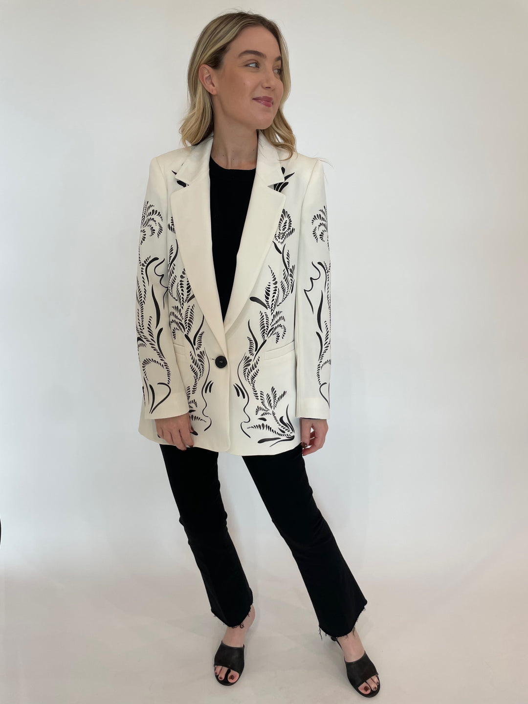 Marella Luciana Printed Satin Blazer in Wool White paired with Mother The Hustler Ankle Fray Jeans in Not Guilty, Noam Hazan Noelle Bag in Black available at Barbara Katz