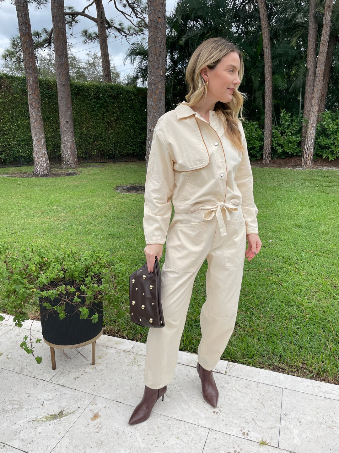 Lilla P. Contrast Trim Jacket in Alabaster paired with matching Lilla P Tapered Pants in Alabaster, Alexis Bitter Brut Tube Hoop Earrings in Gold, B-Low The Belt Georgette Clutch Moto Leather Bag in Chocolate Gold available at Barbara Katz