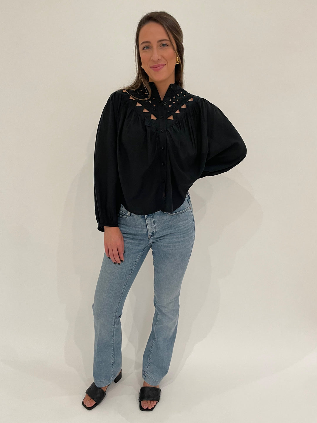 Mother The V-Yoke Shirt in Trifecta paired with MAC Denim Dream Boot Jeans 32" in Summer Blue Clouds Wash, Ben-Amun Madeline Clip-On Link Earrings in Gold available at Barbara Katz