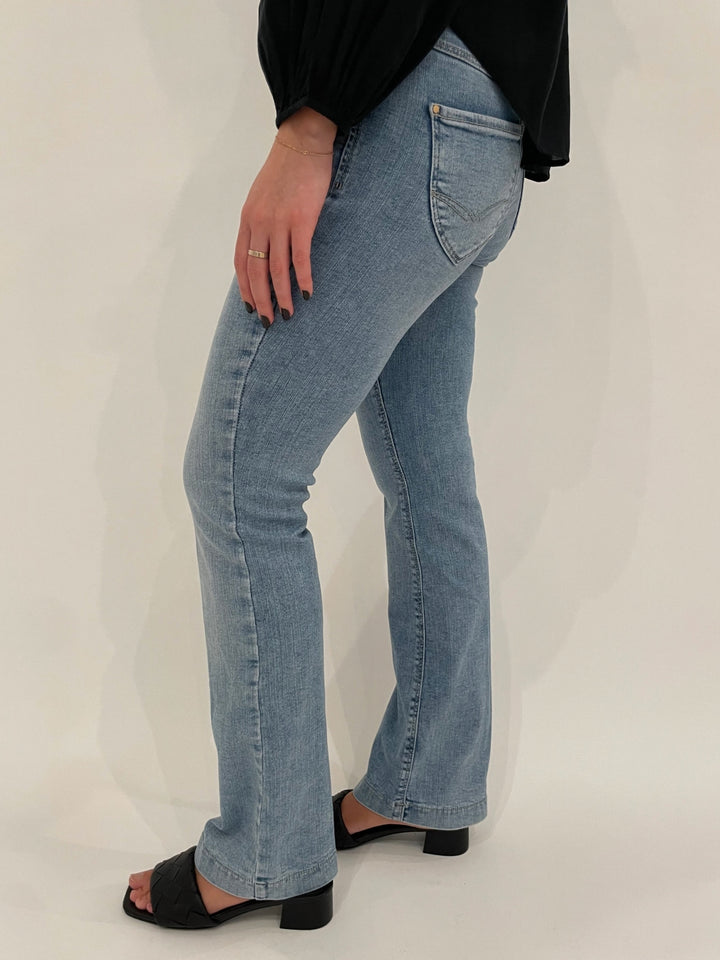 MAC Denim Dream Boot Jeans 32" in Summer Blue Clouds Wash available at Barbara Katz