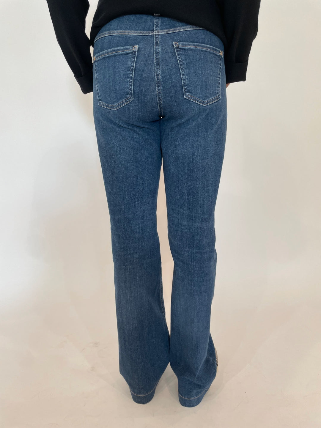 MAC Dream Boot Jeans 32" in Super Vin Wash available at Barbara Katz