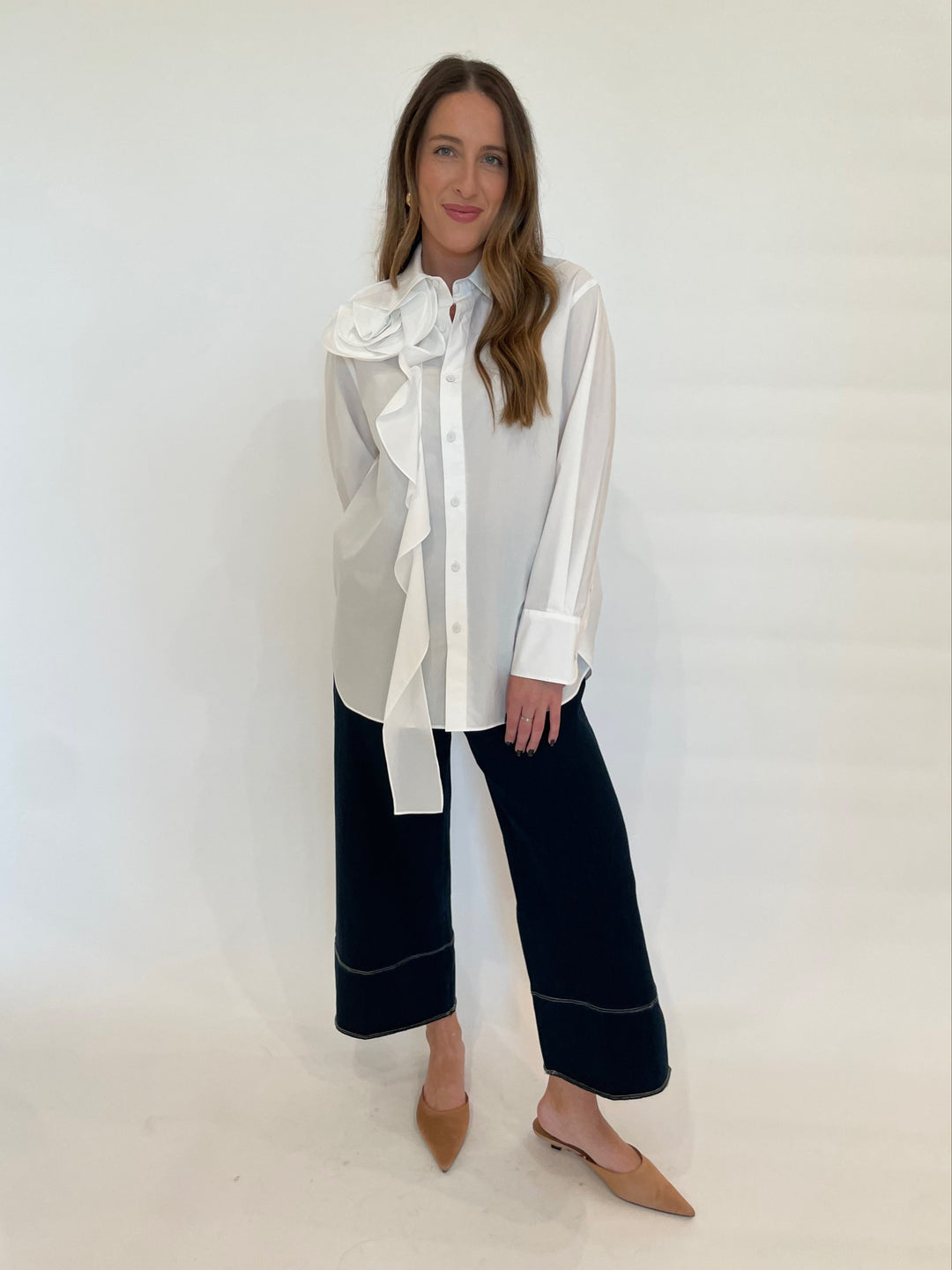 Marella Ketch Poplin Blouse in White paired with Lysse Dion Sailor Crop Palazzo Jeans in Indigo available at Barbara Katz