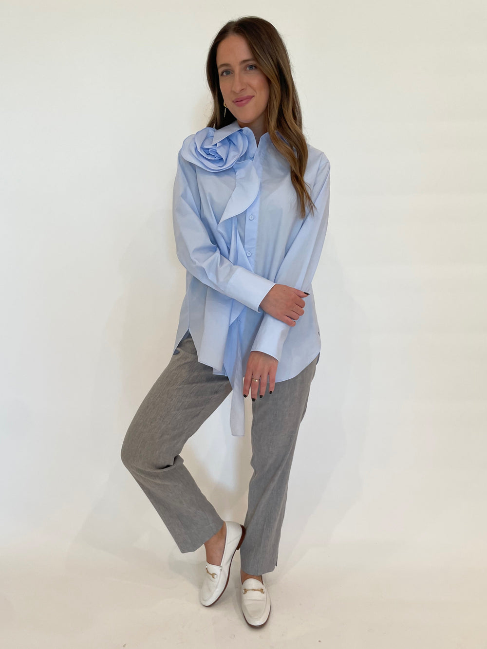 Marella Ketch Poplin Blouse in Light Blue paired with Marella Cometa Linen Stretch Pants in Grey available at Barbara Katz