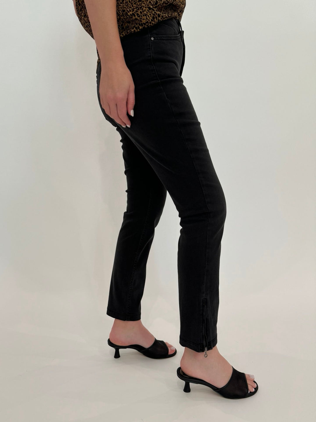 MAC Jeans Dream Chic Crop Jean in Athracite, cropped jeans with discreet zipper on the hem