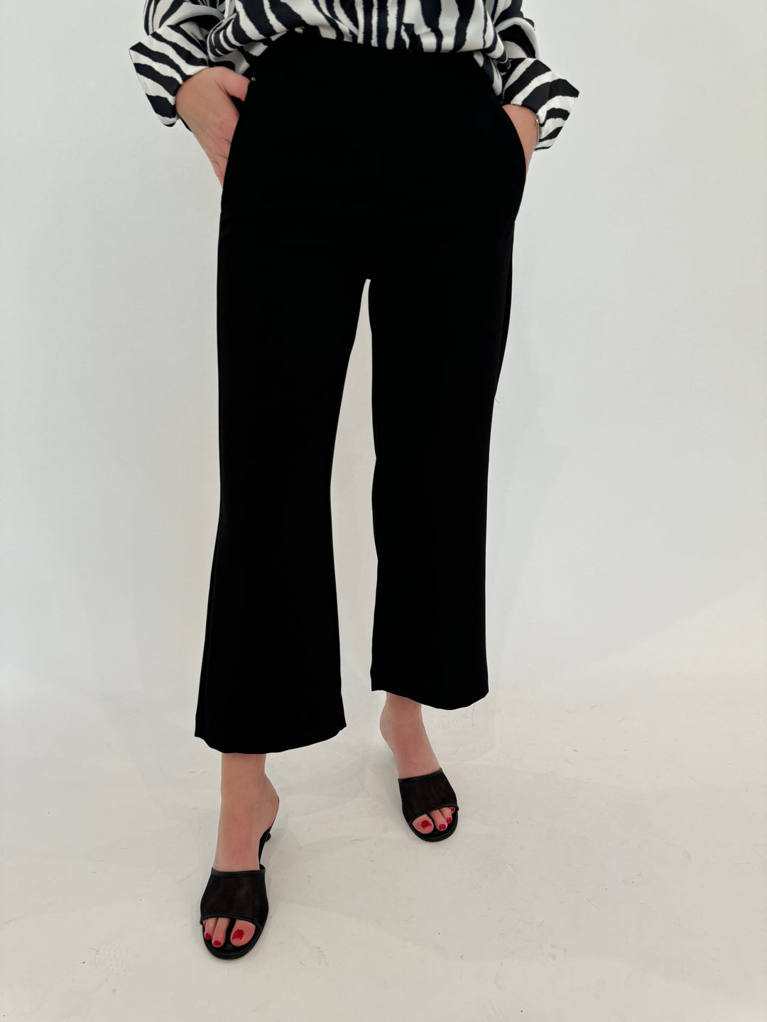 MAC Chiara Crop Floating Crepe Pants in Black