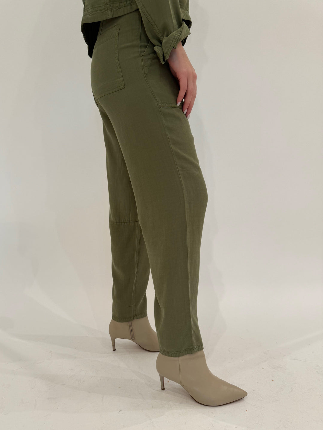 BK Sydney Cropped Pants in Tea Leaf available at Barbara Katz