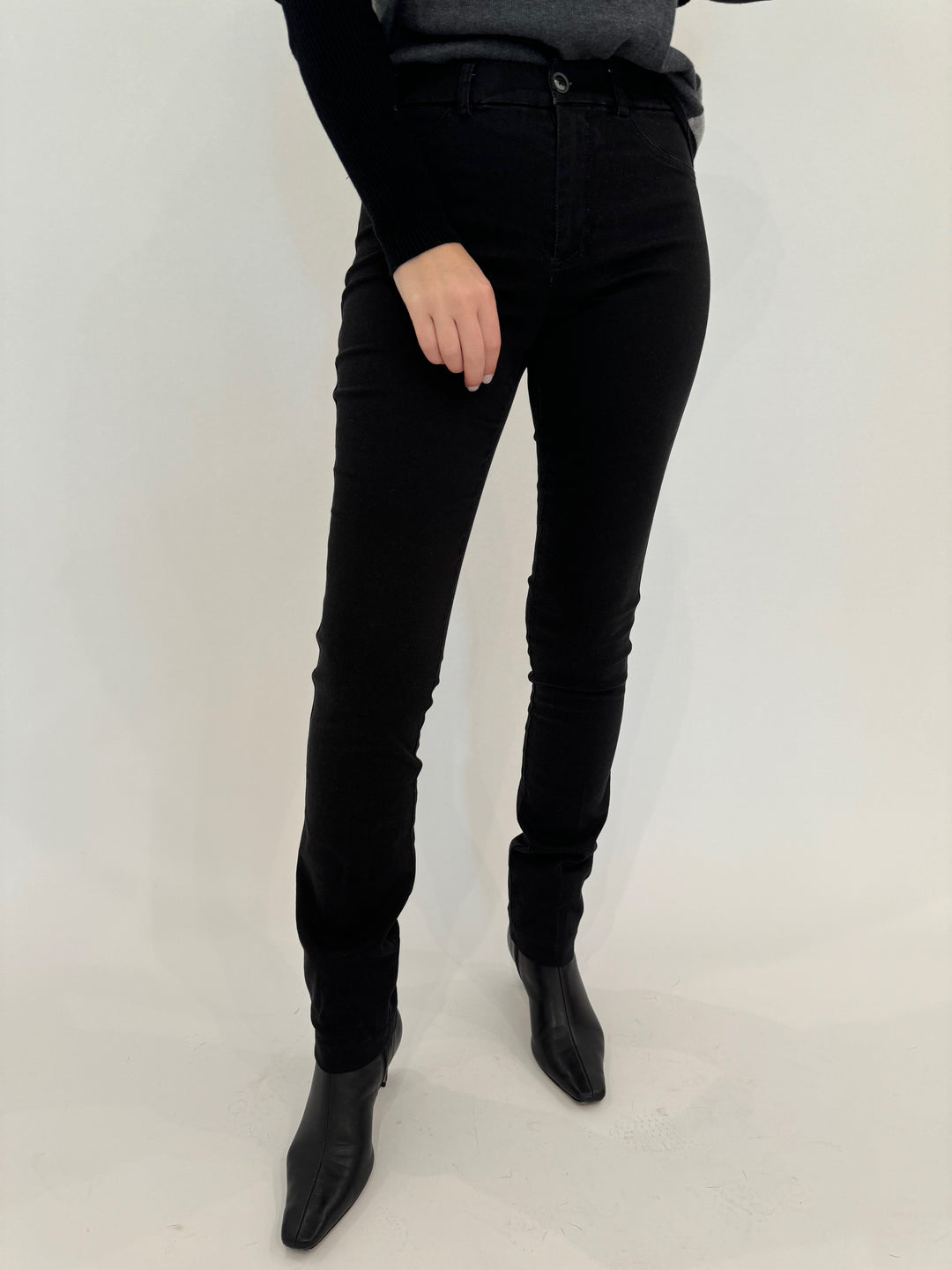 Peace of Cloth Denim Jeans in Black