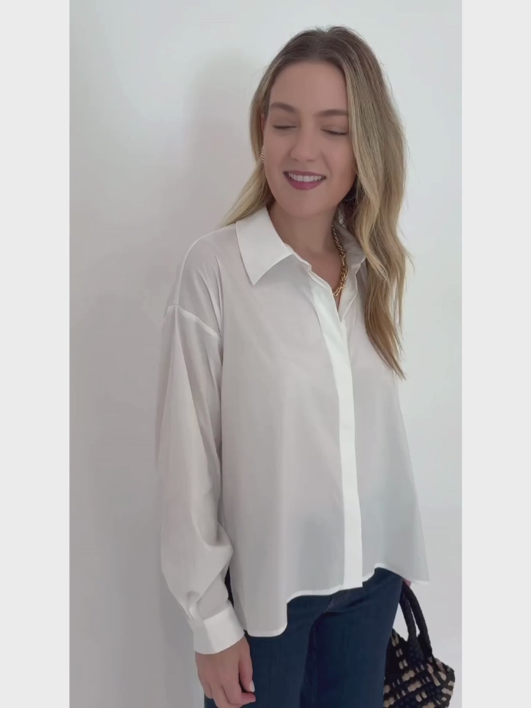 Repeat Blouse With Side End Slits in White paired with MAC Denim Dream Wide Jeans 32" in Indigo Dark, and Sol and Selene Sky's The Limit Small Tote Bag in Black/Nude